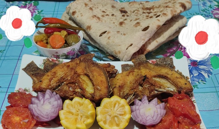 از شما/ناهار امروزمان،ماهی سرخ شده وترشی خونگی و نان گرم خودم پز😋