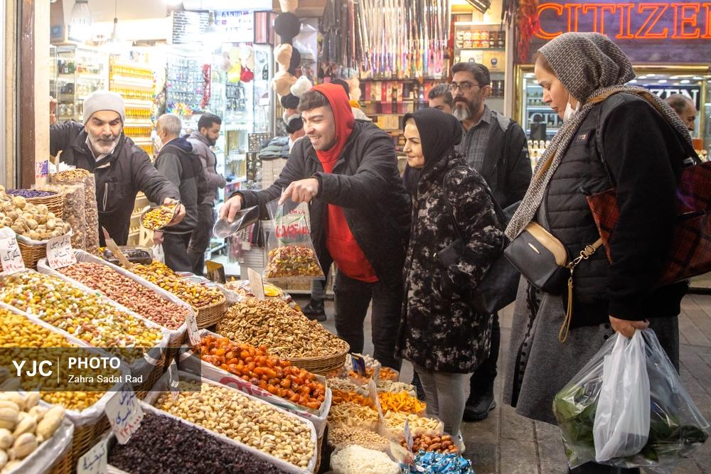 عکس/ بازار خرید شب چله ۱۴۰۳ در بازار تجریش تهران