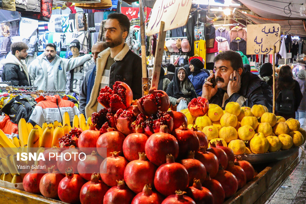 عکس/ تب و تاب شب یلدا در بازار رشت