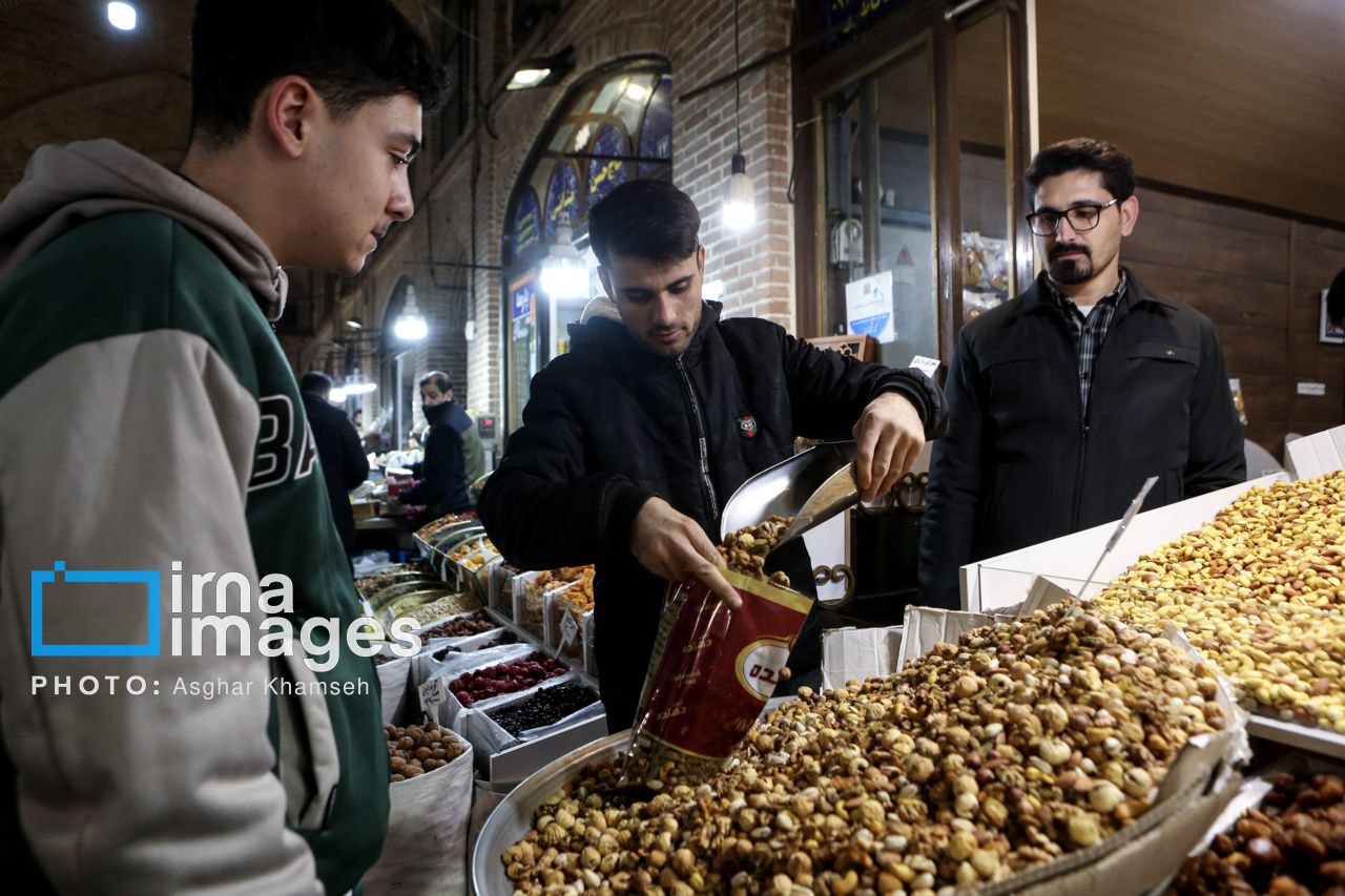 عکس/ شور و حال خرید شب یلدا در تهران