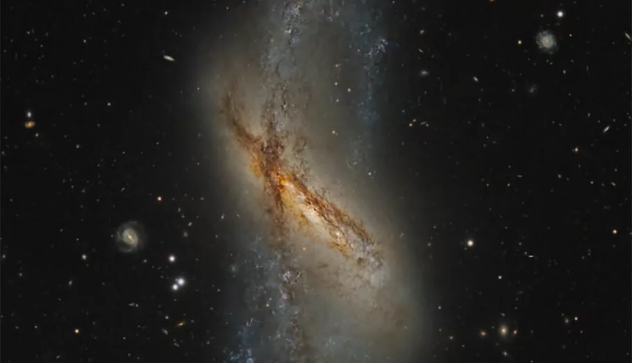 تصویر روز ناسا؛ کهکشان حلقه‌ای-قطبی NGC 660