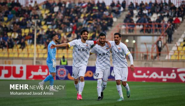 فولاد در کمین پرسپولیس و خیبر به دنبال فرار از بحران