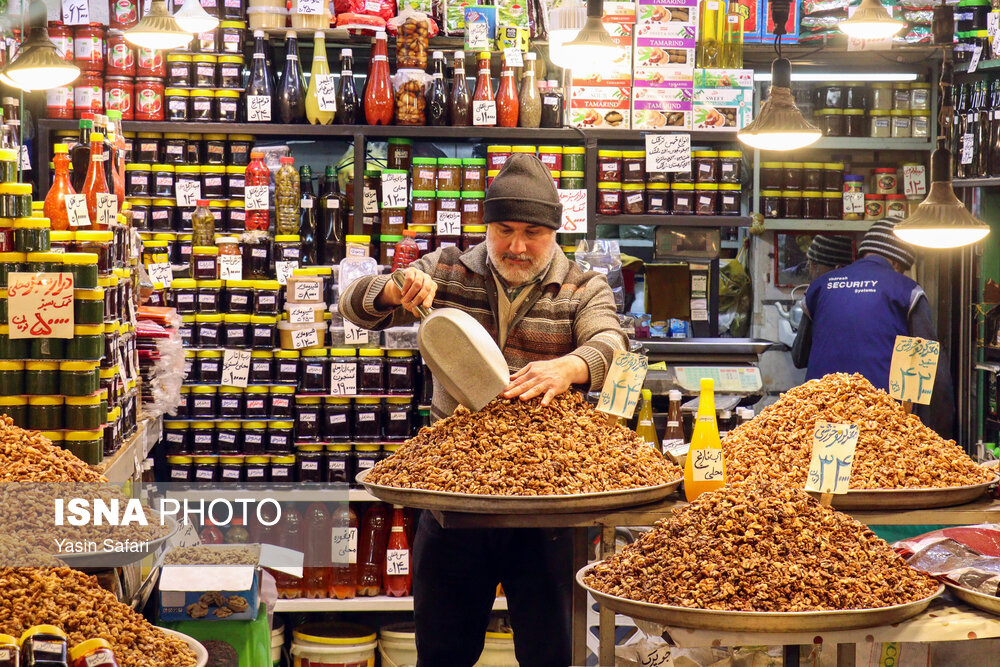 عکس/ تب و تاب شب یلدا در بازار رشت