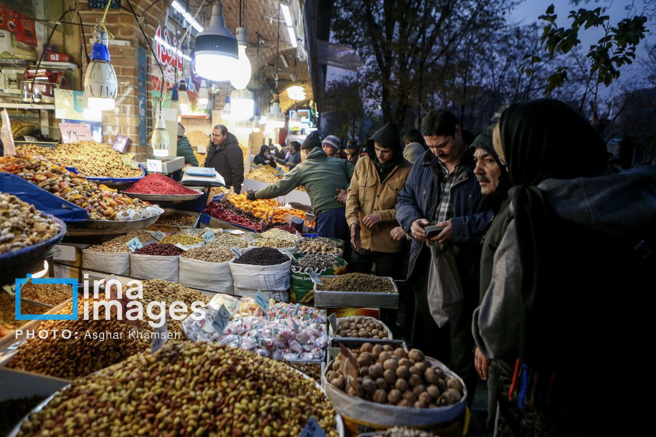 عکس/ شور و حال خرید شب یلدا در تهران