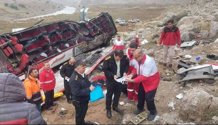 علت سقوط اتوبوس به دره در جاده اندیمشک ـ پلدختر اعلام شد