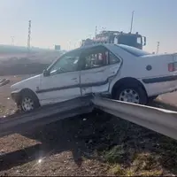 برخورد پژو با گاردیل در اتوبان قزوین - زنجان حادثه‌آفرین شد