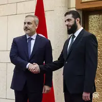 جولانی پرومکس؛ عروسک خیمه شام بازی