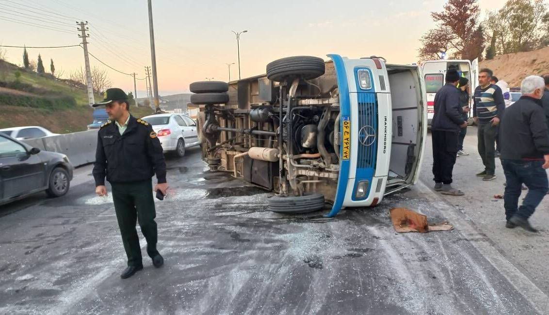 واژگونی مینی‌بوس در مازندران ۲۱ مصدوم بر جا گذاشت