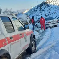 بارش برف و لغزندگی جاده‌های ۵ استان