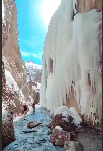 چهره زمستانی تنگه‌واشی فیروزکوه