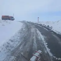 بارش برف و لغزندگی جاده کرج - چالوس و آزادراه تهران - شمال