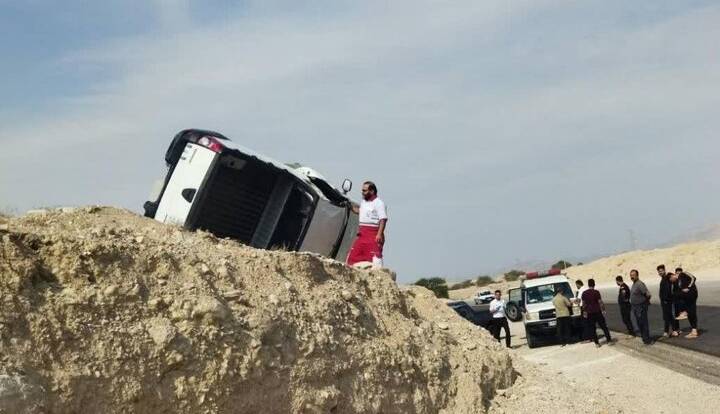 واژگونی خودرو در جاده دشتی - دیر یک مصدوم به جا گذاشت