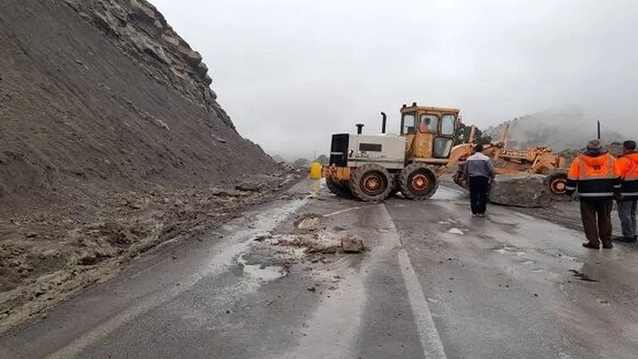 ریزش‌برداری در ۶۷ مقطع از جاده‌های ایلام انجام شد