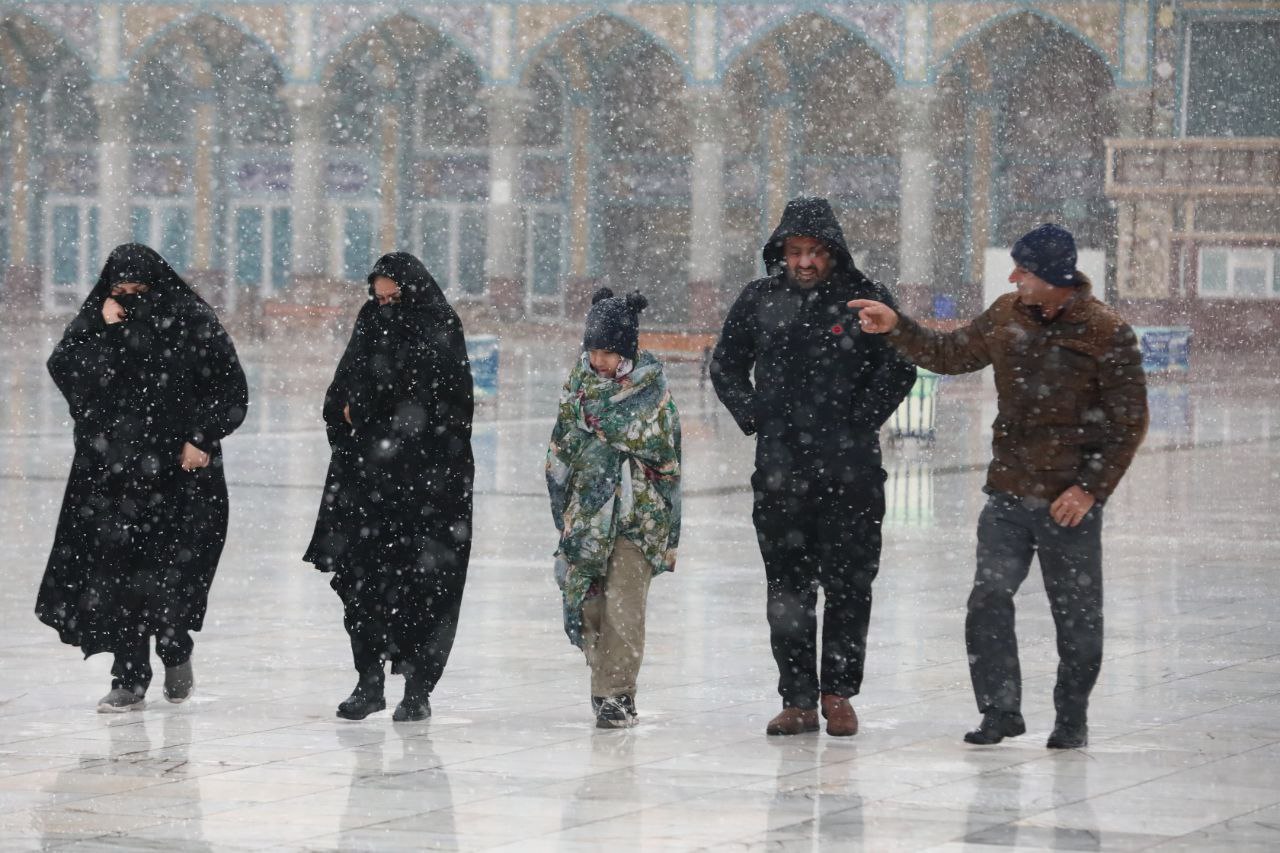 عکس/ حال‌وهوای برفی مسجد جمکران