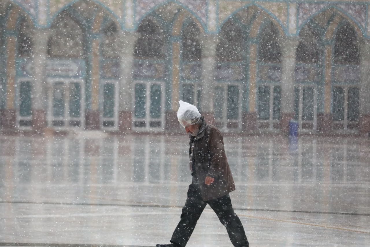 عکس/ حال‌وهوای برفی مسجد جمکران