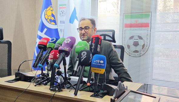 تاکید چندباره فدراسیون فوتبال به محرومیت عزیزی خادم پس از ثبتنام
