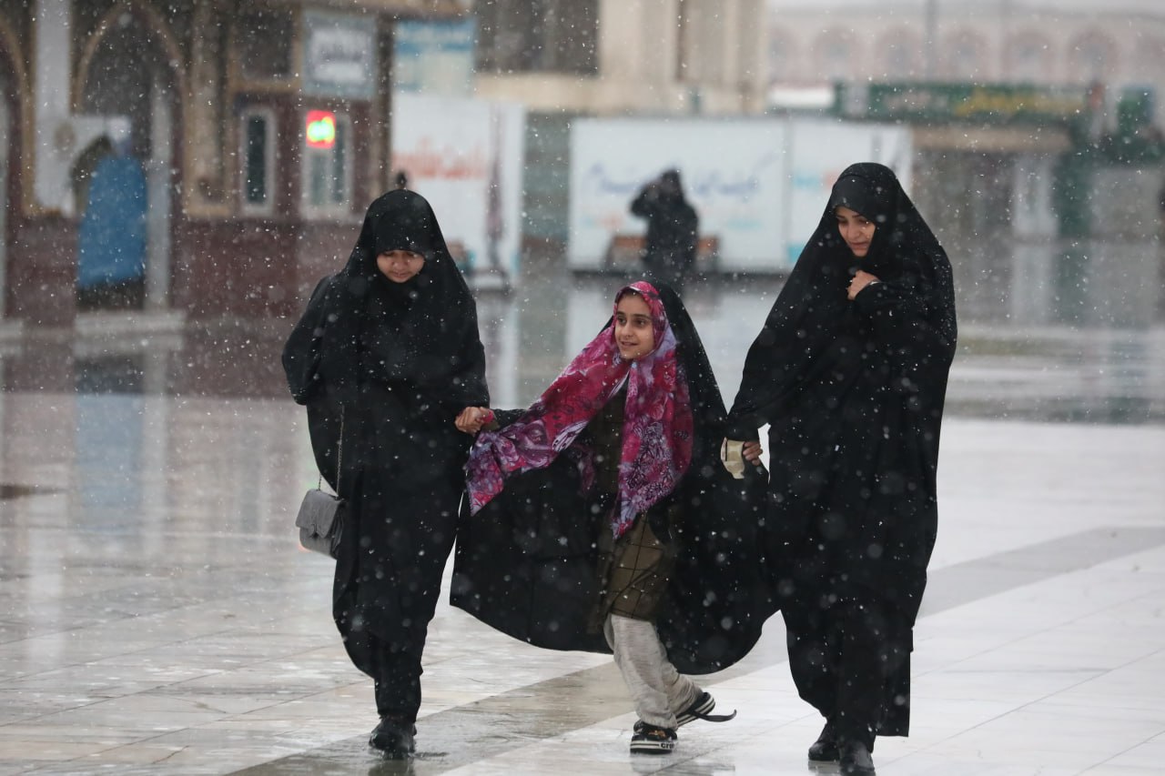 عکس/ حال‌وهوای برفی مسجد جمکران