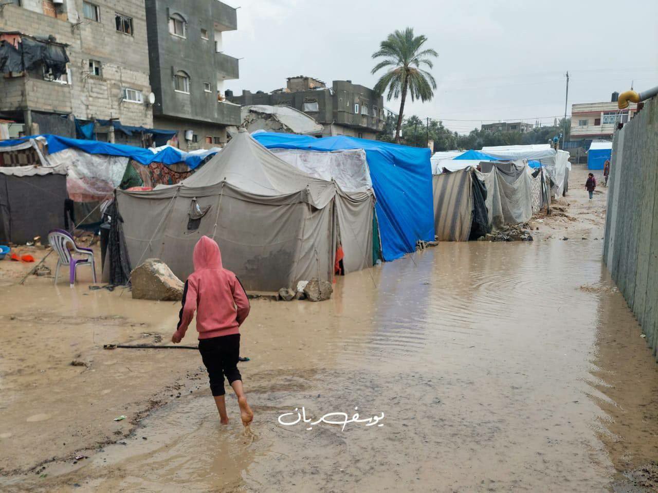 عکس/ غرق شدن چادرهای آوارگان فلسطینی بر اثر بارش باران