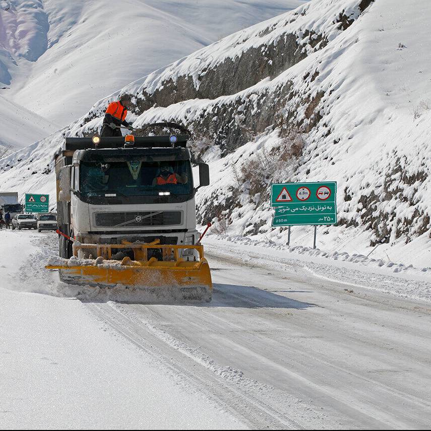 انجام بیش از یک‌هزار کیلومتر برفروبی و یخ‌زدایی در محورهای کردستان