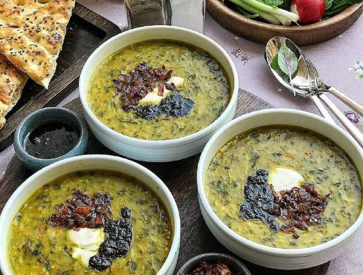 سرمای این شب ها را با آش گندم سپری کنید