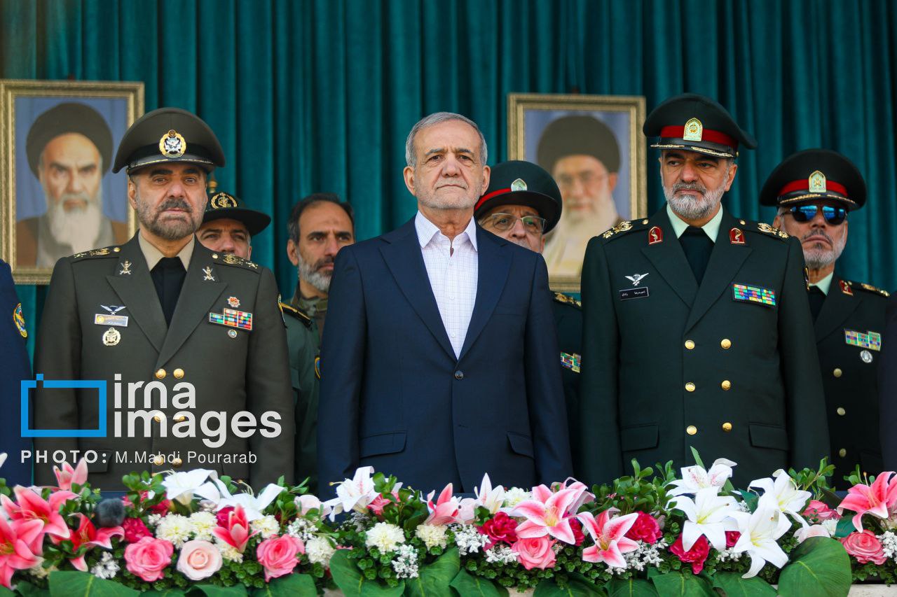 عکس/ مراسم دانش‌آموختگی دانشگاه علوم انتظامی با حضور رئیس جمهور