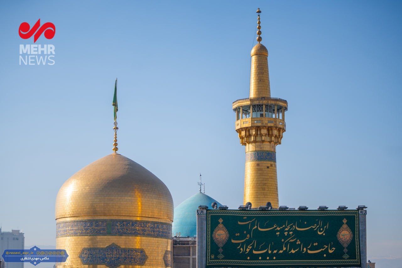 نصب کتیبه در حرم حضرت رضا(ع) به مناسبت میلاد امام جواد(ع)