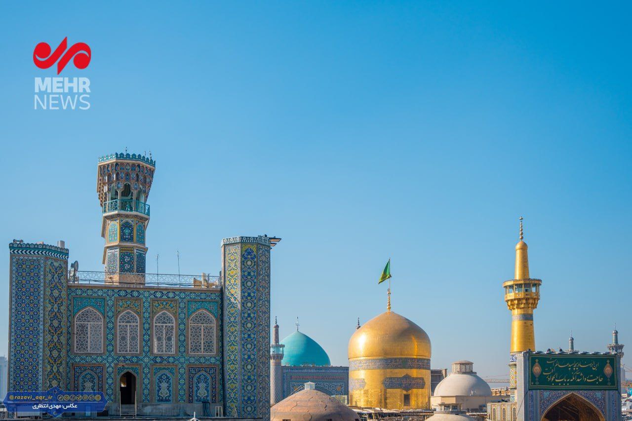 نصب کتیبه در حرم حضرت رضا(ع) به مناسبت میلاد امام جواد(ع)