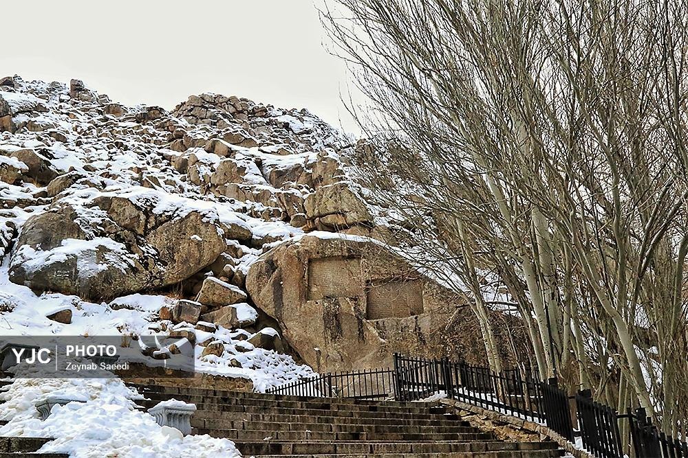 طبیعت زمستانی آبشار گنجنامه همدان