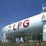 کارشناس تلویزیون: از LPG بی‌نیازیم اما بنزین وارد می‌کنیم