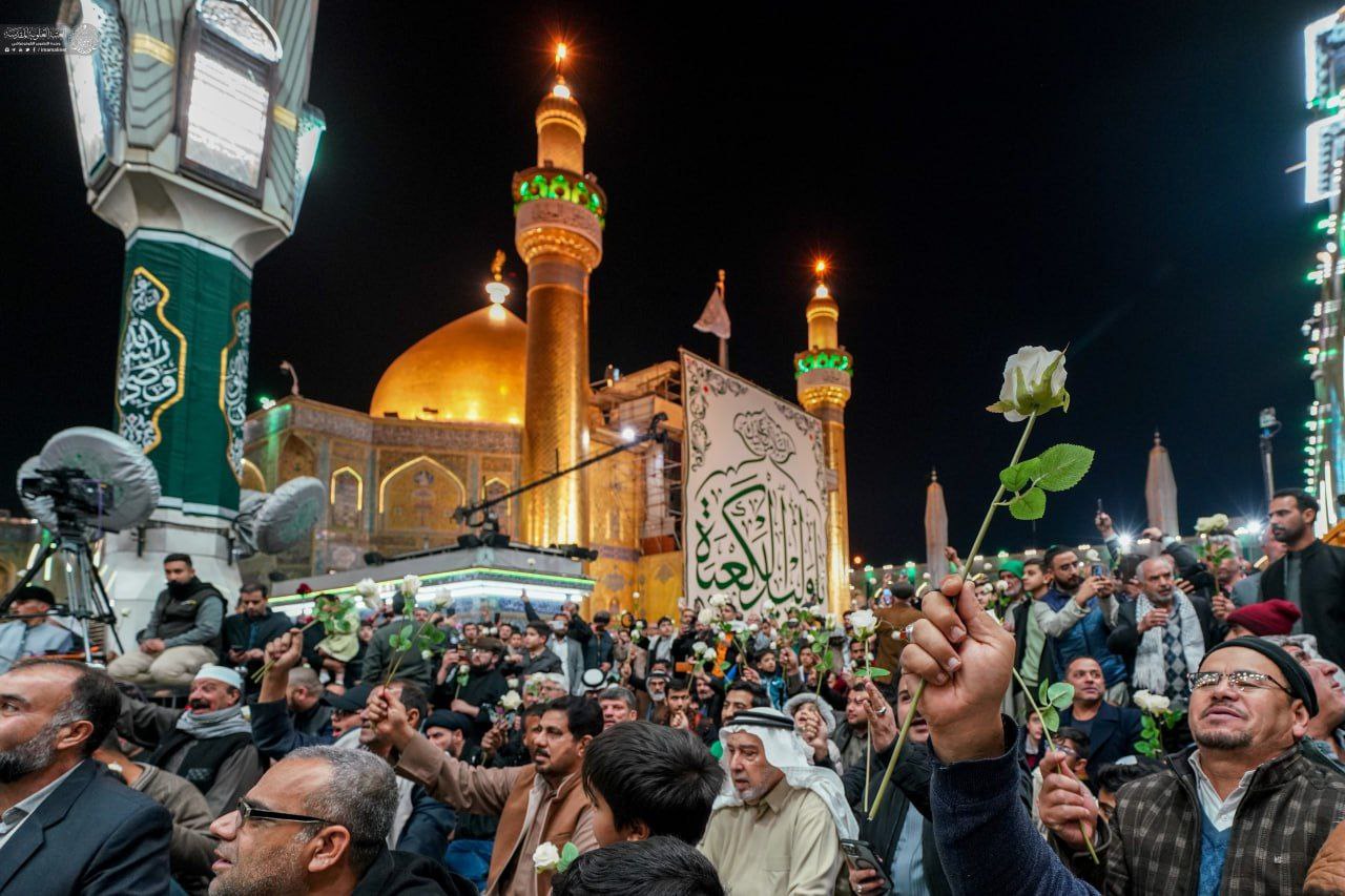 عکس/ جشن و سرور مجاوران و زائران علوی در شب میلاد حضرت پدر