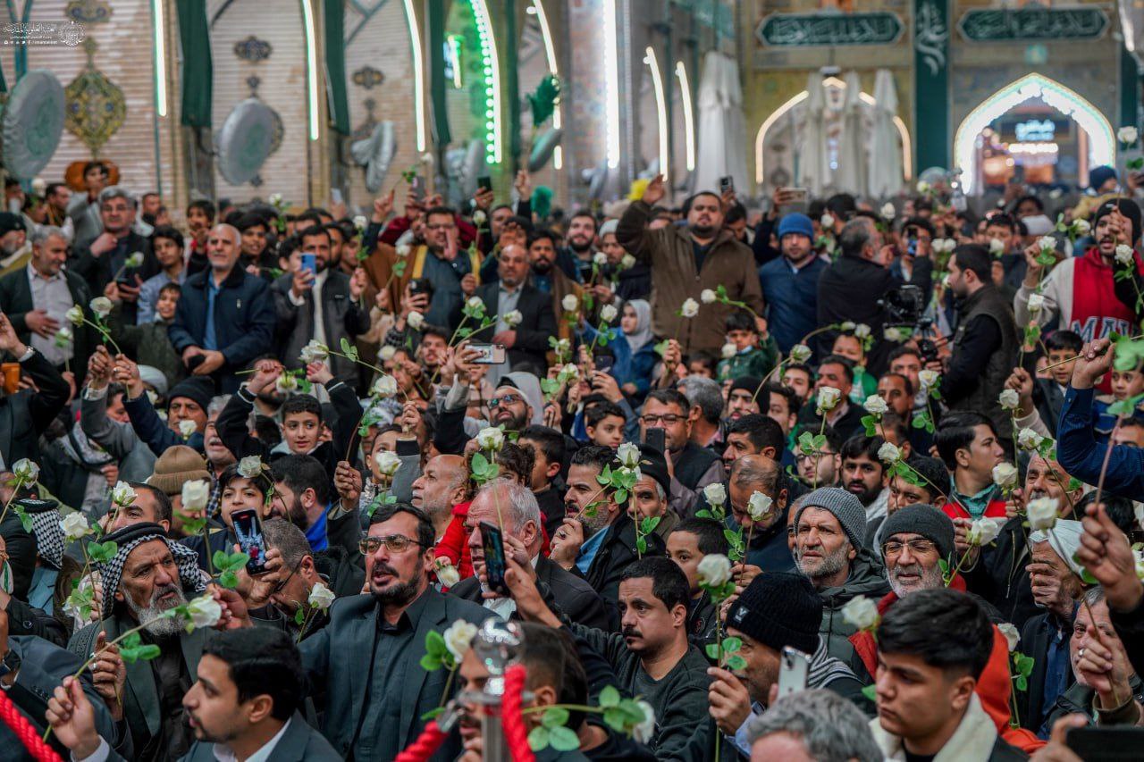 عکس/ جشن و سرور مجاوران و زائران علوی در شب میلاد حضرت پدر