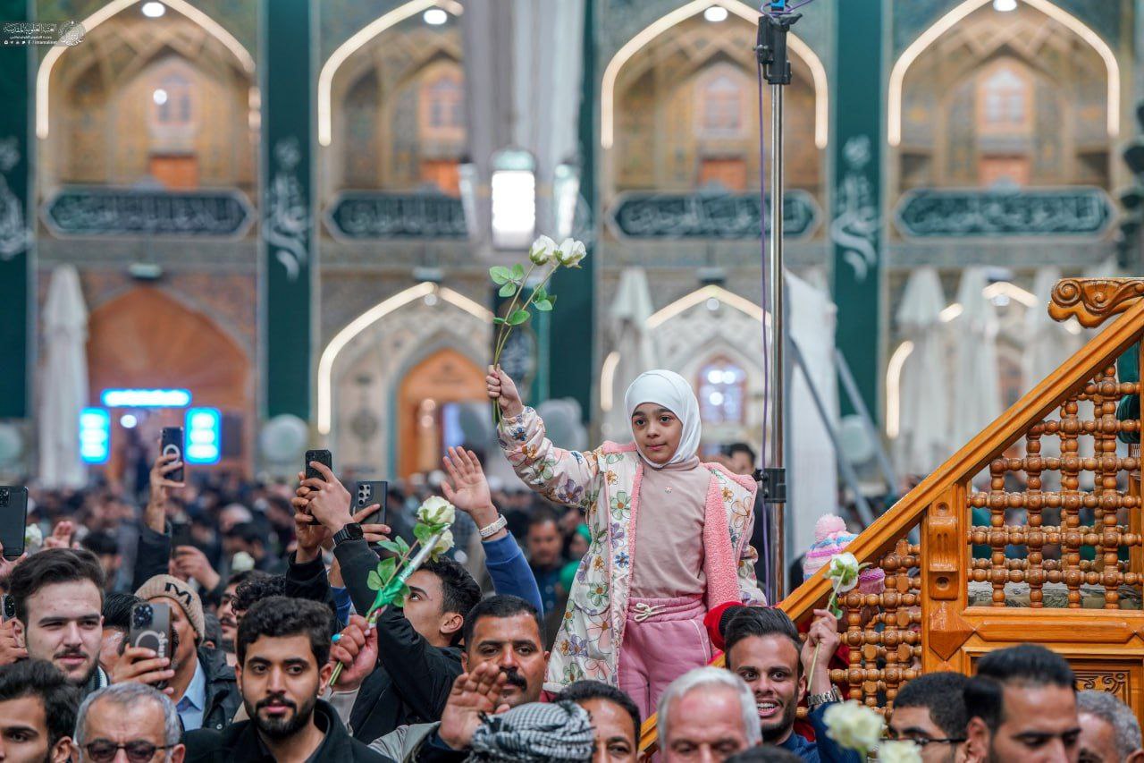 عکس/ جشن و سرور مجاوران و زائران علوی در شب میلاد حضرت پدر