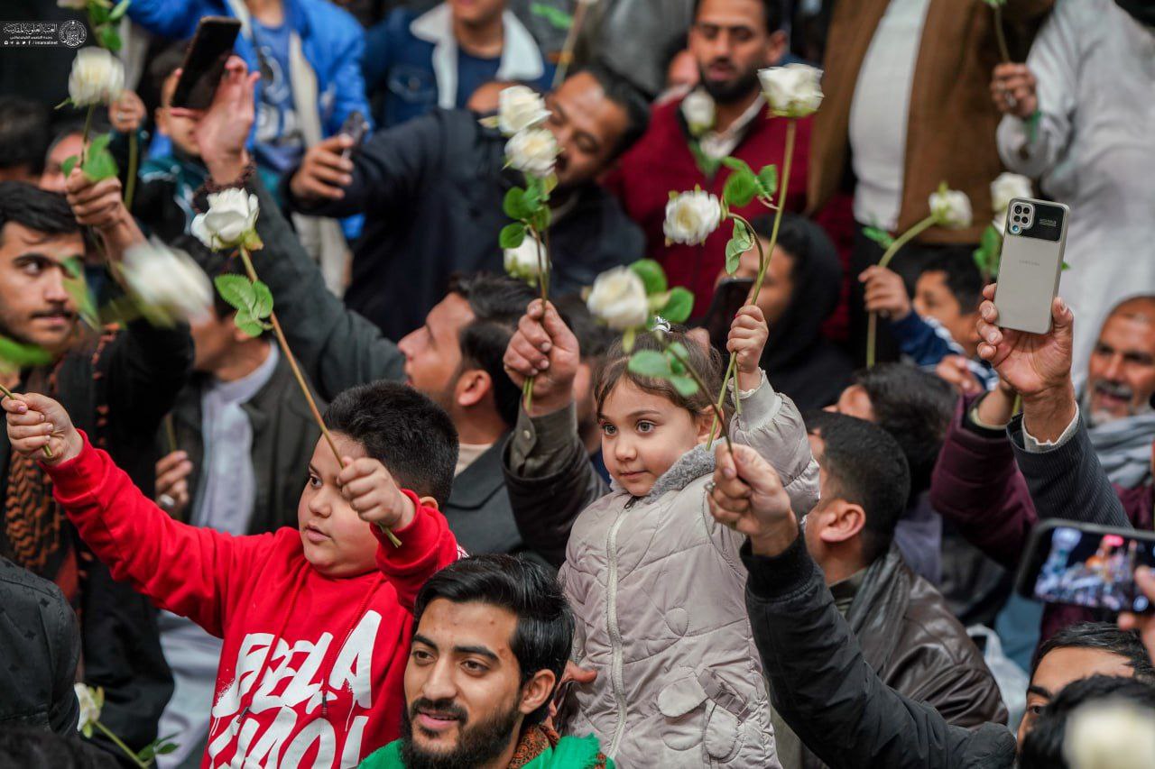 عکس/ جشن و سرور مجاوران و زائران علوی در شب میلاد حضرت پدر