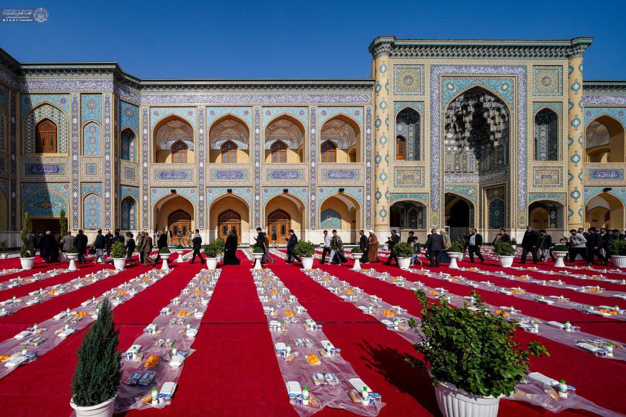 عکس/ برپایی سفره کرامت علوی در صحن مطهر حضرت زهرا سلام‌الله‌علیها 