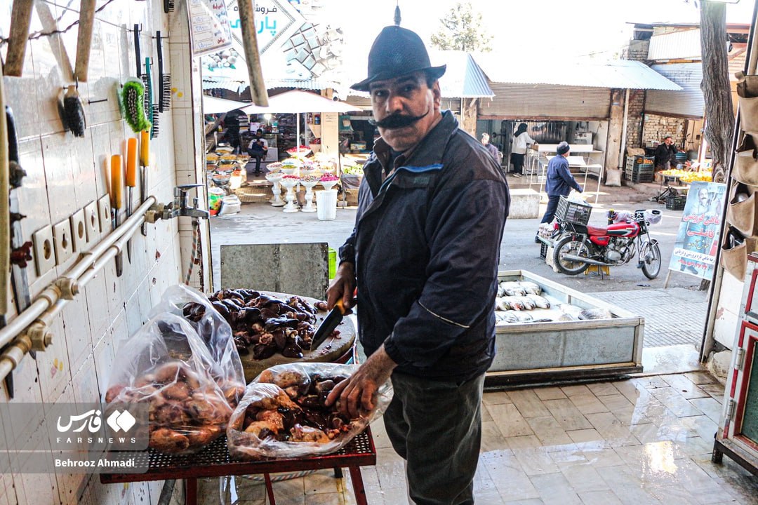 روزی برای بوسیدن دستان زحمت‌کش