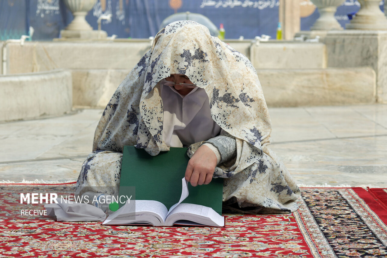 آیین معنوی اعتکاف در حرم مطهر امام رضا(ع)