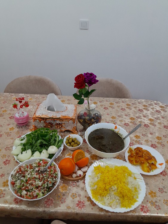 از شما/بفرماییدنهار قورمه سبزی بامخلفات ،نوش نگاهتان 😋😋😋🌺🌺