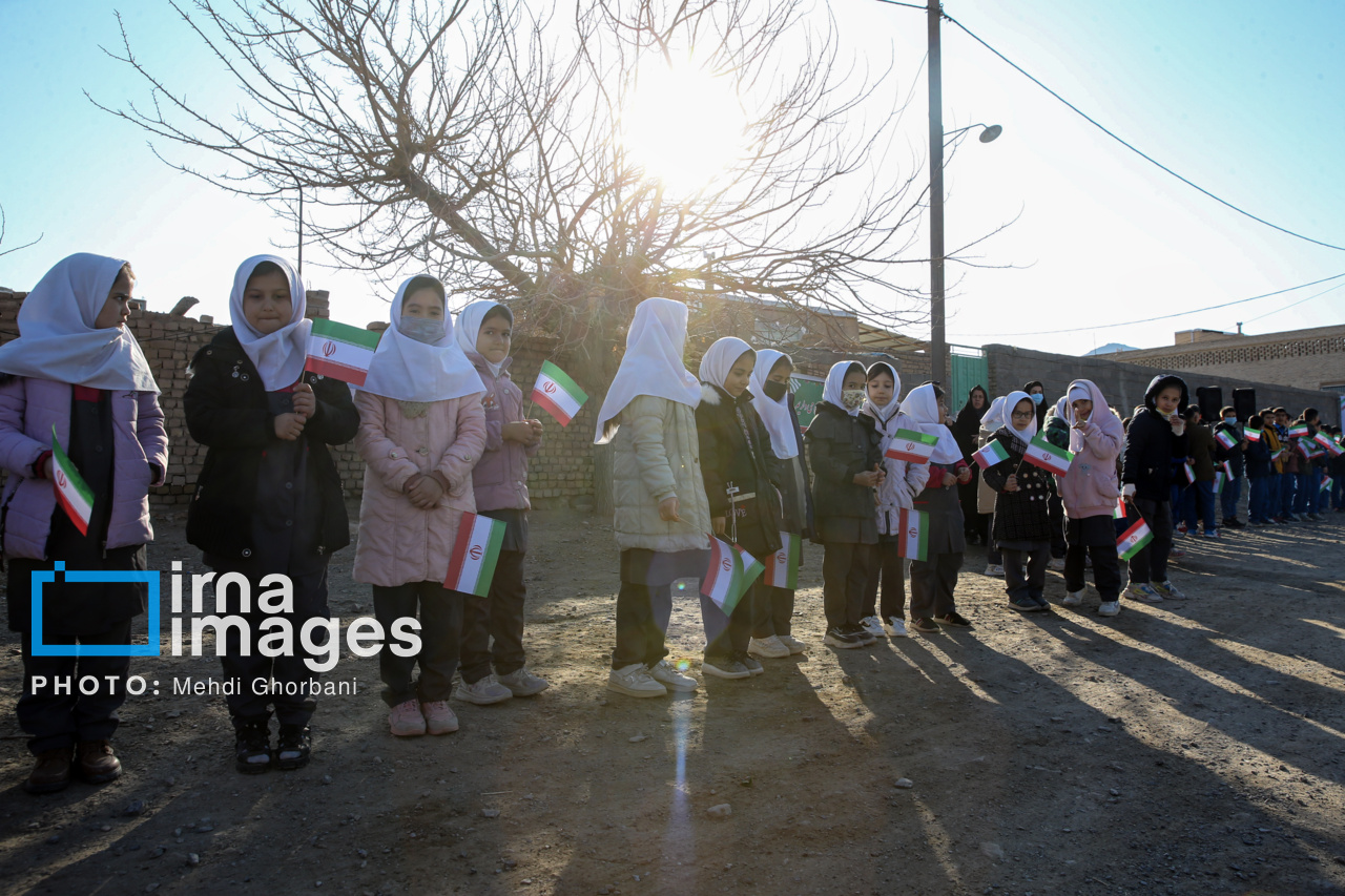 عکس/ افتتاح کتابخانه روستای سیدآباد با حضور وزیر فرهنگ!