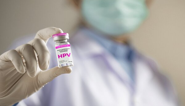 پیشگیری از ابتلا به بیماری HPV؛ غربالگری یا تزریق واکسن؟