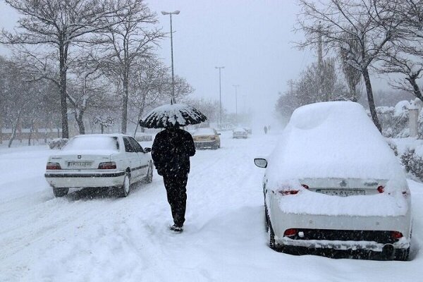 تهران دوشنبه یخ می‌زند؛ بارش برف در شهرهای شمالی استان