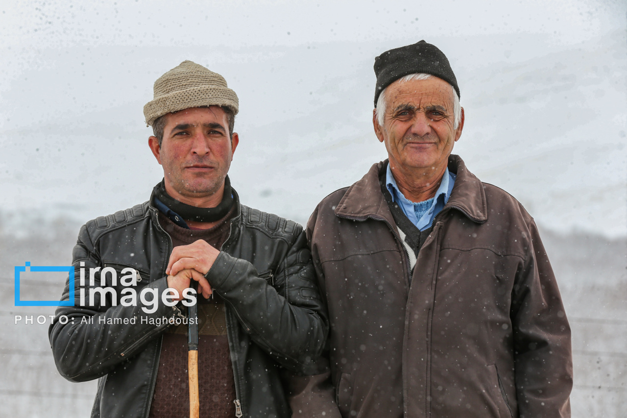 بارش برف زمستانی در روستای اسکندان اسکو