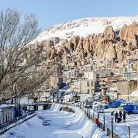 تصاویری از بارش شدید برف در یک روستای تاریخی