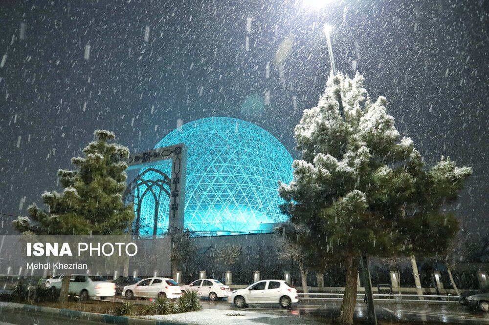 عکس/ بارش سنگین شبانه برف در همدان  