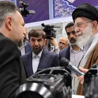 لحظاتی از بازدید رهبر انقلاب از نمایشگاه «پیشگامان پیشرفت»