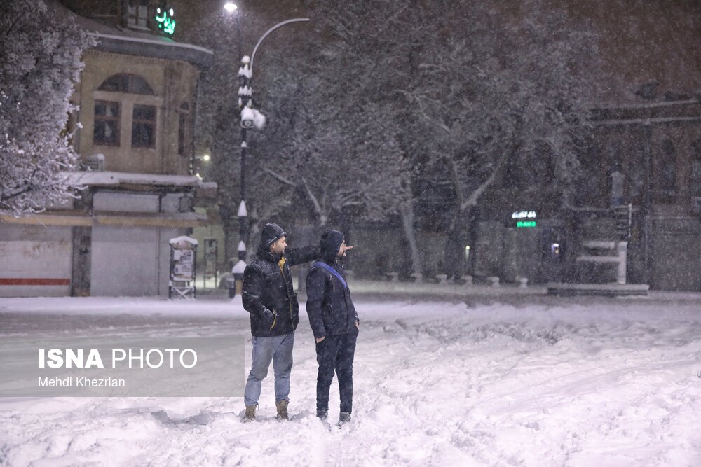 عکس/ بارش سنگین شبانه برف در همدان  