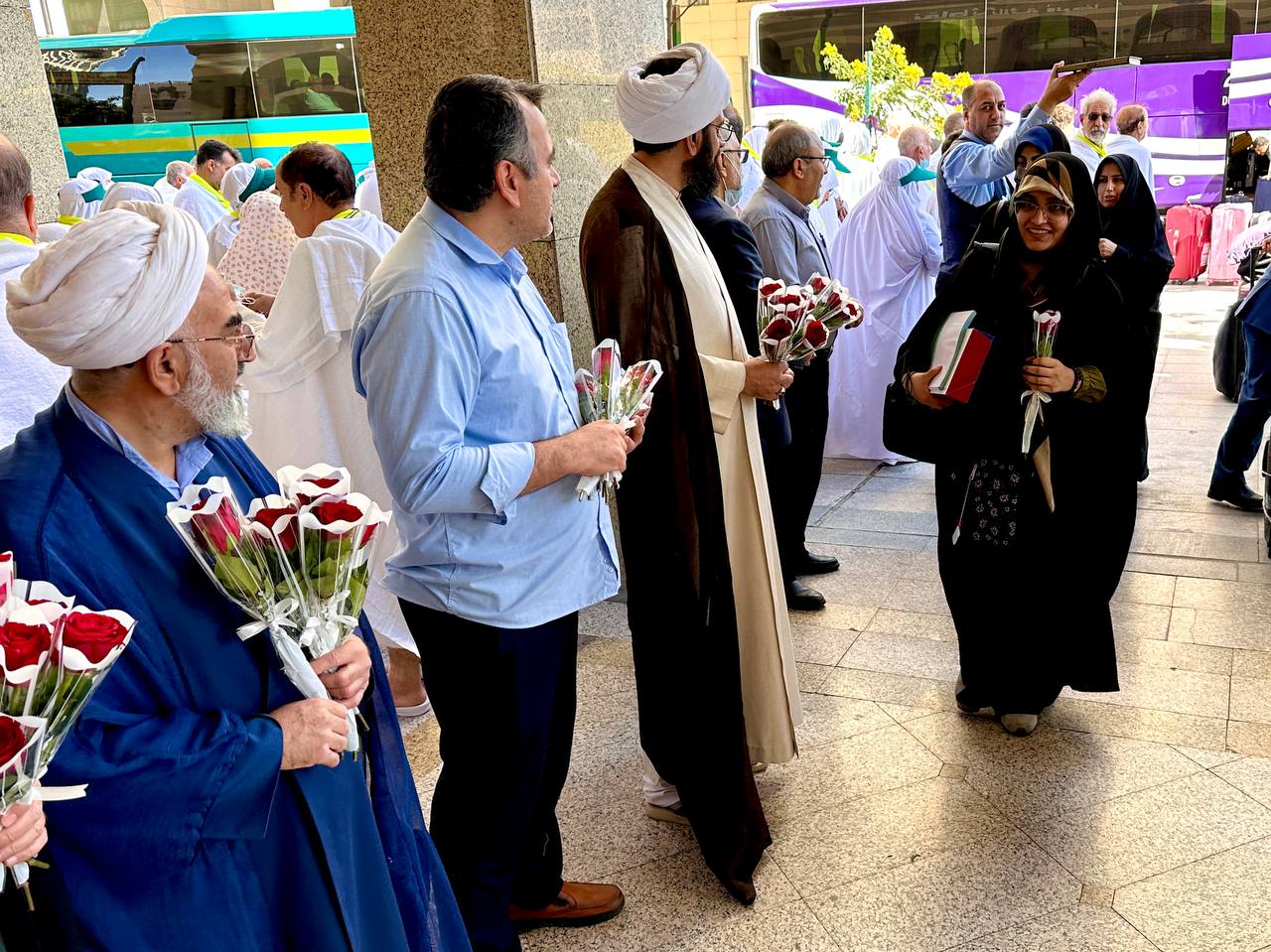 عکس/ آغاز سفر معنوی دانشجویان ایرانی به مدینه