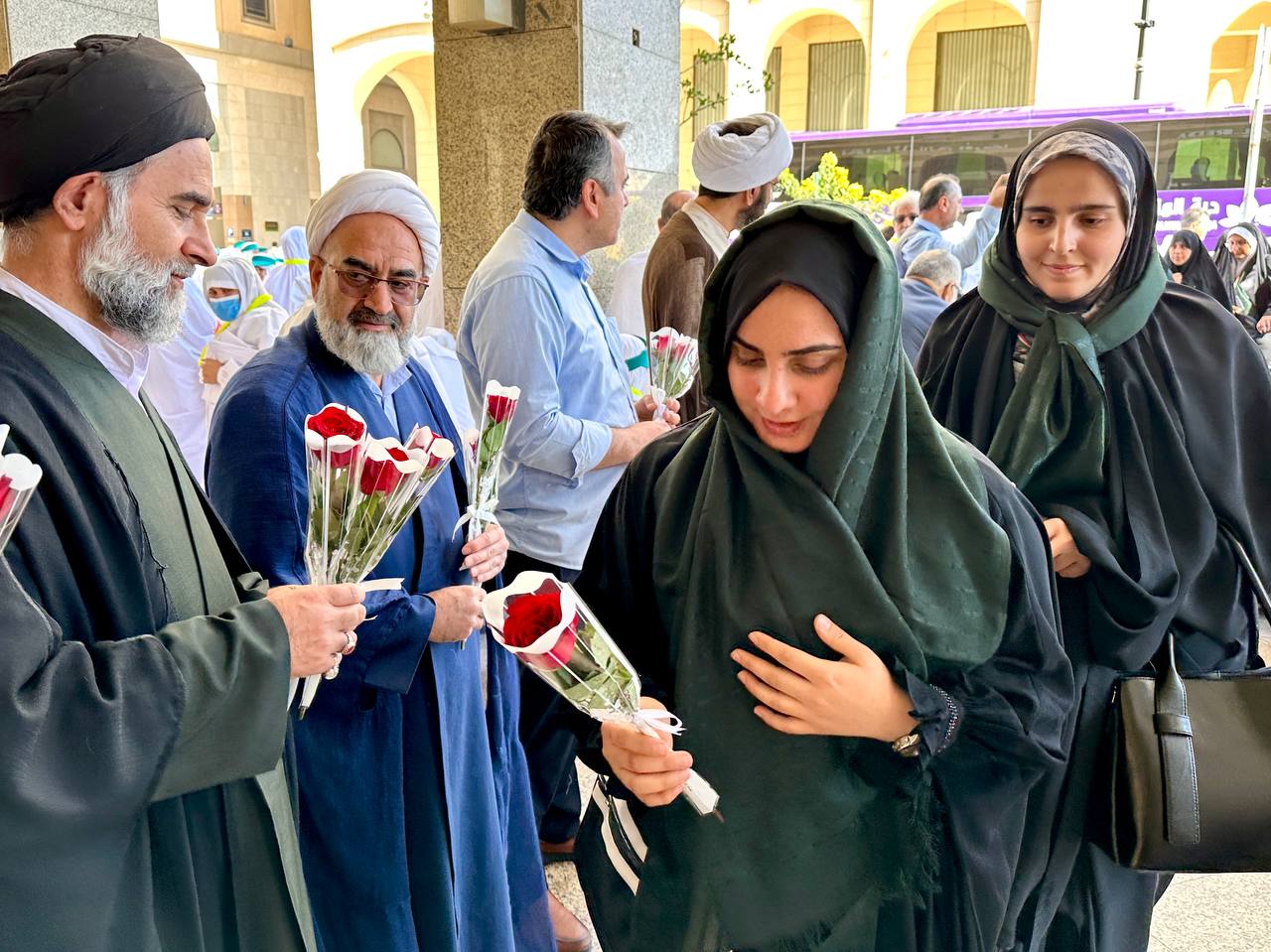 عکس/ آغاز سفر معنوی دانشجویان ایرانی به مدینه