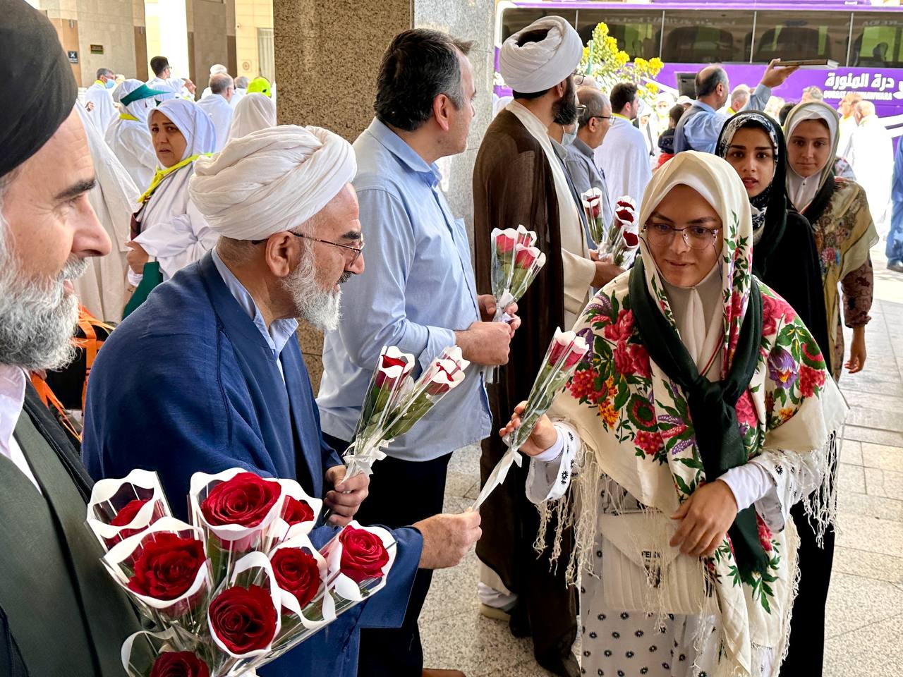 عکس/ آغاز سفر معنوی دانشجویان ایرانی به مدینه