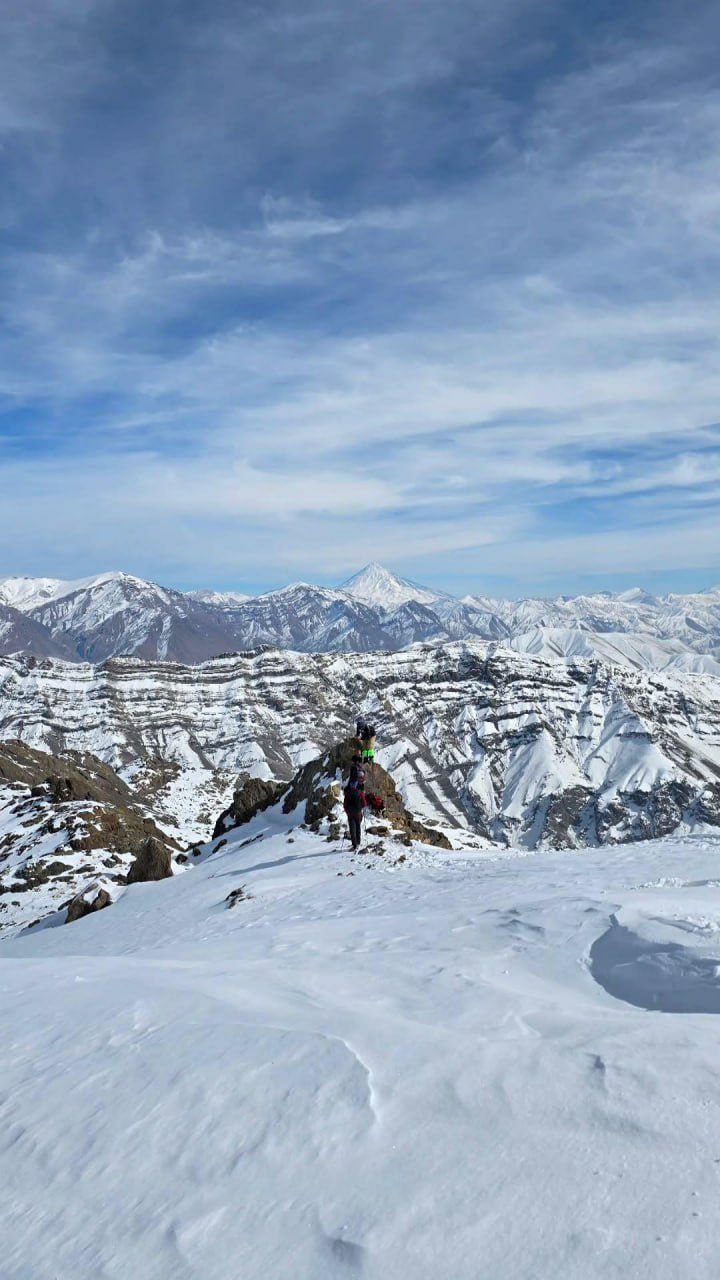 نمایی از دماوند و شهر تهران از قله کلکچال