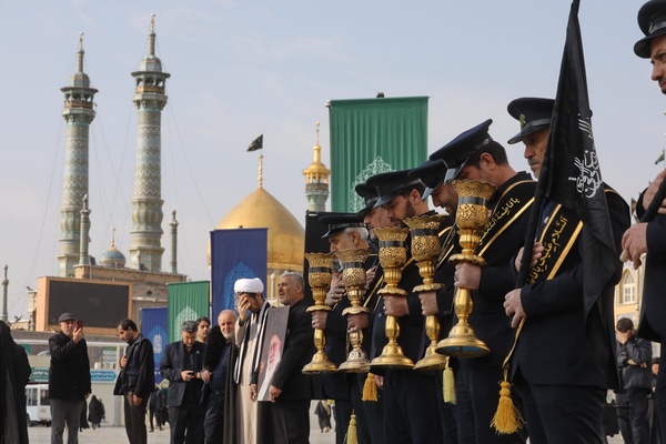 عکس/ دسته خادمان حضرت معصومه(س) در روز شهادت امام موسی کاظم(ع)